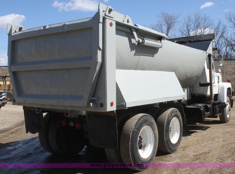 image for item F2559 1991 Ford L8000 dump truck
