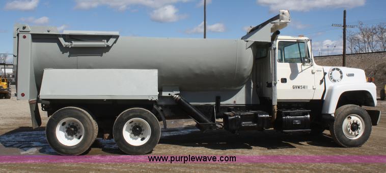 image for item F2559 1991 Ford L8000 dump truck