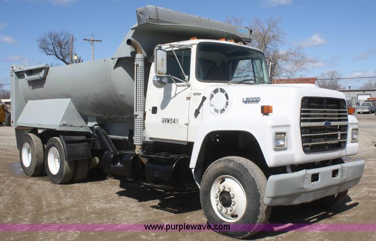 image for item F2559 1991 Ford L8000 dump truck