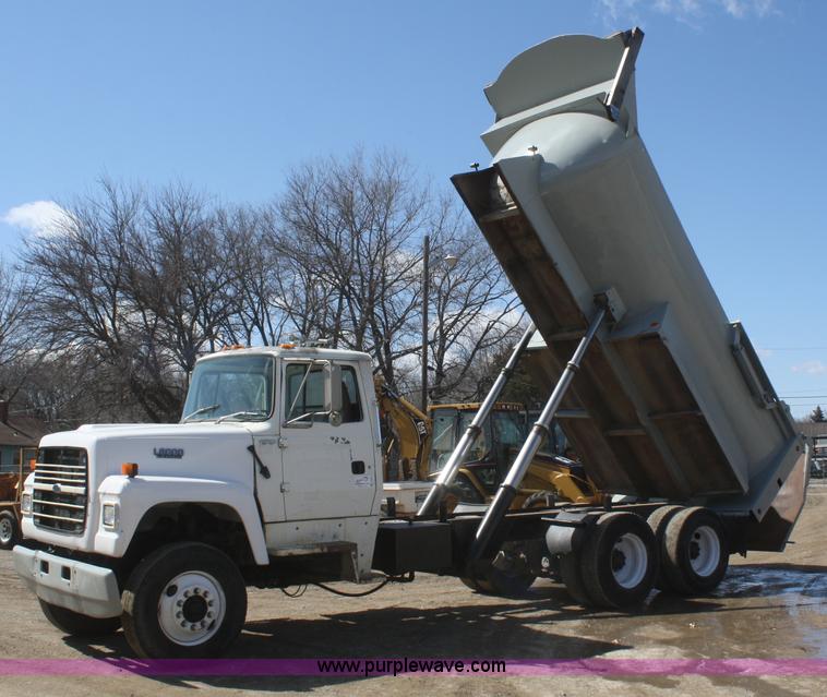 image for item F2559 1991 Ford L8000 dump truck