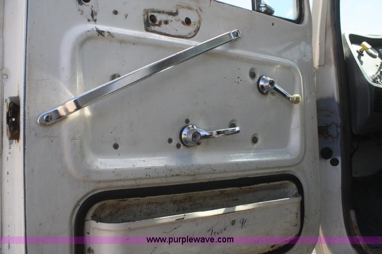 image for item F2559 1991 Ford L8000 dump truck