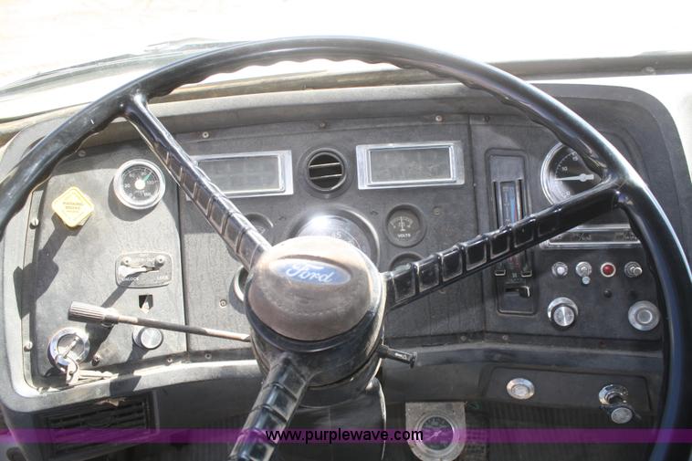 image for item F2559 1991 Ford L8000 dump truck