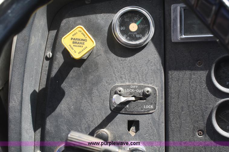 image for item F2559 1991 Ford L8000 dump truck