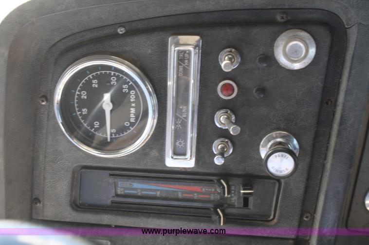 image for item F2559 1991 Ford L8000 dump truck