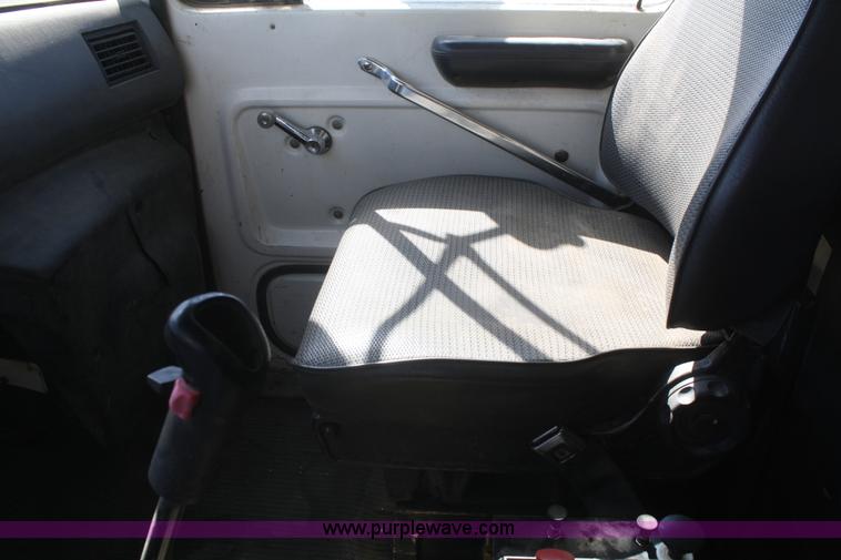 image for item F2559 1991 Ford L8000 dump truck