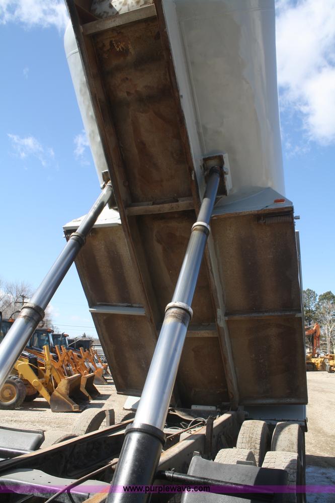 image for item F2559 1991 Ford L8000 dump truck