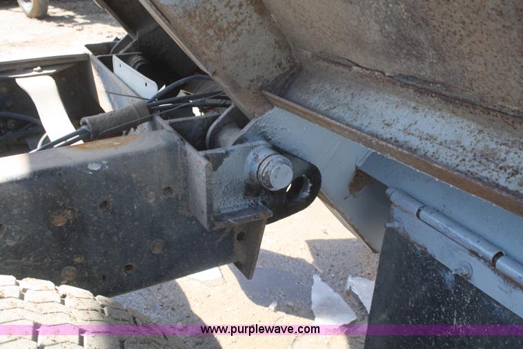 image for item F2559 1991 Ford L8000 dump truck