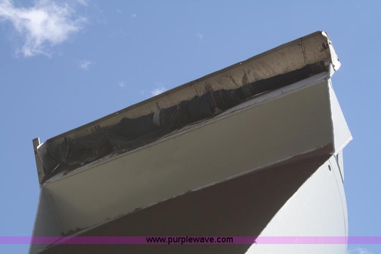 image for item F2559 1991 Ford L8000 dump truck