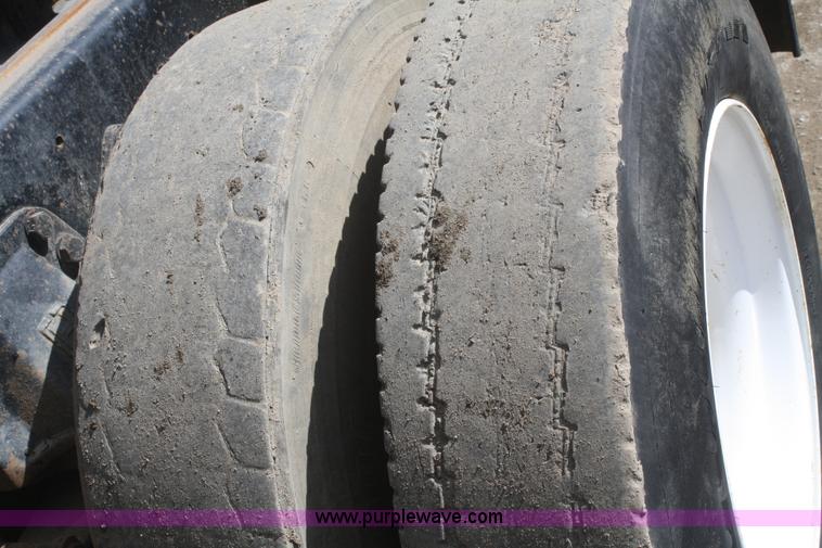 image for item F2559 1991 Ford L8000 dump truck