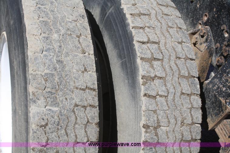 image for item F2559 1991 Ford L8000 dump truck