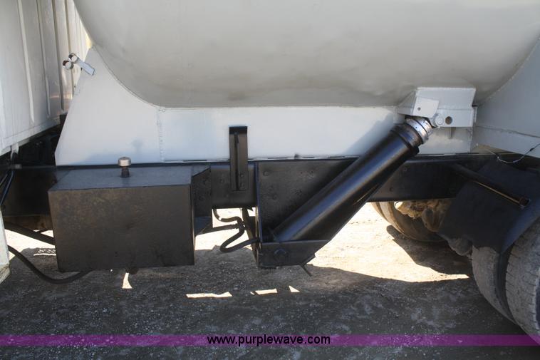 image for item F2559 1991 Ford L8000 dump truck