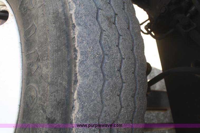 image for item F2559 1991 Ford L8000 dump truck