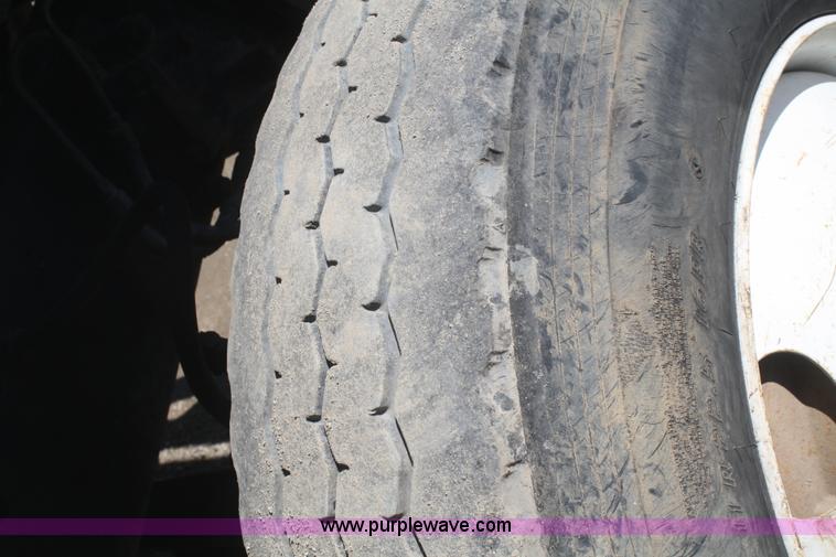 image for item F2559 1991 Ford L8000 dump truck