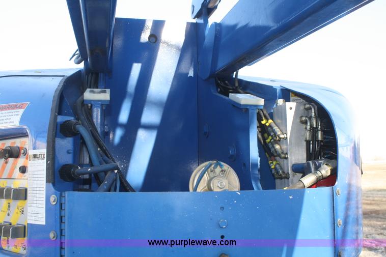 image for item F2561 1999 UpRight AB46 boom lift