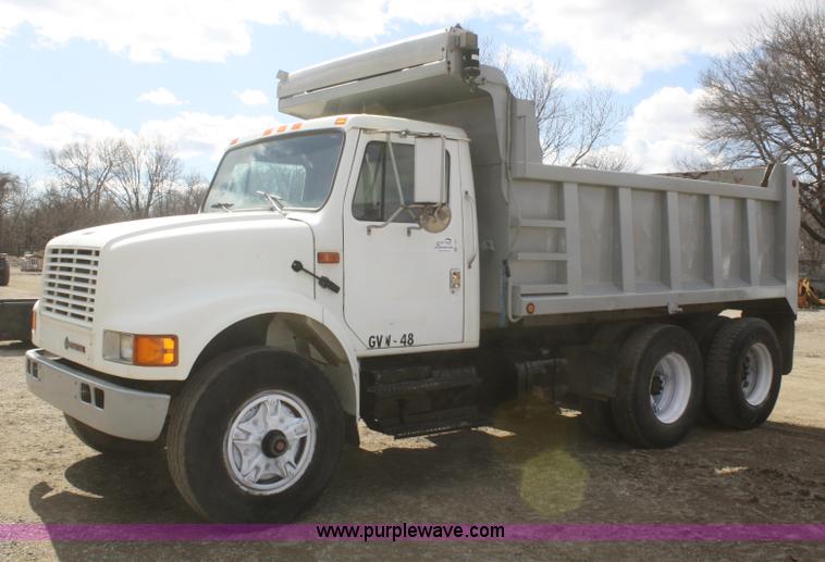 image for item F2569 1990 International 4900 dump truck