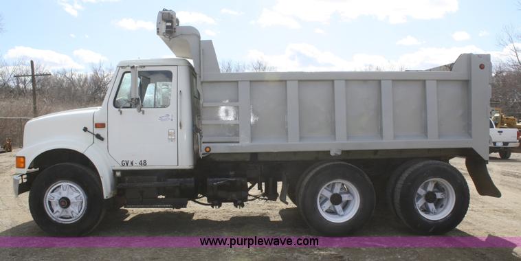 image for item F2569 1990 International 4900 dump truck