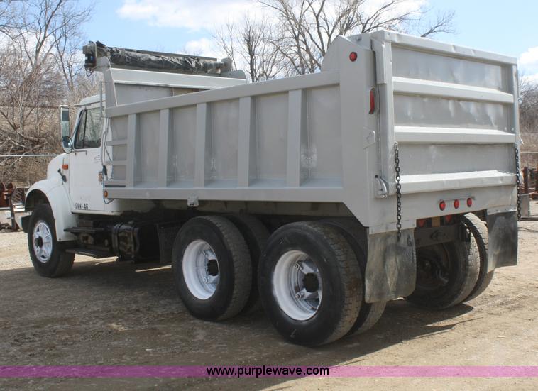 image for item F2569 1990 International 4900 dump truck