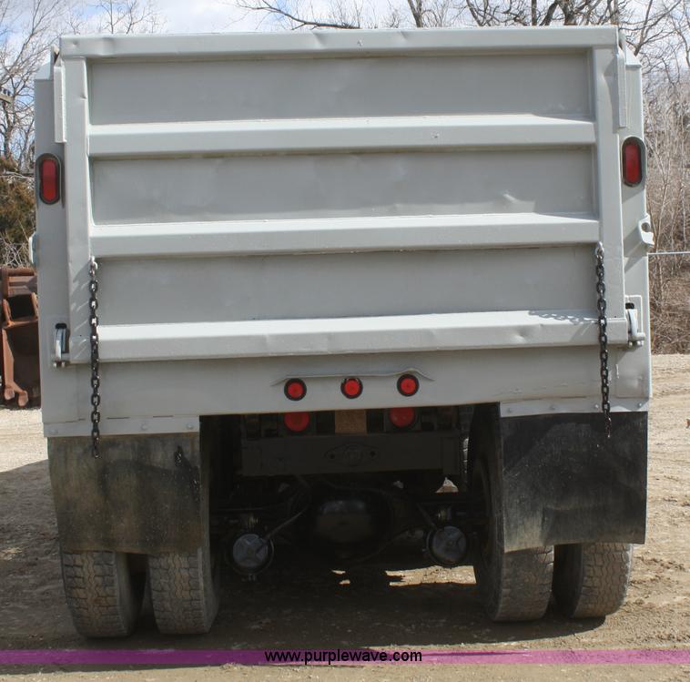 image for item F2569 1990 International 4900 dump truck