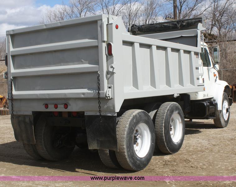 image for item F2569 1990 International 4900 dump truck