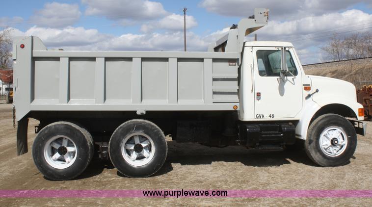 image for item F2569 1990 International 4900 dump truck