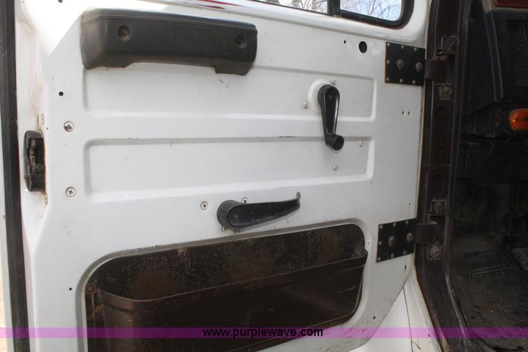 image for item F2569 1990 International 4900 dump truck