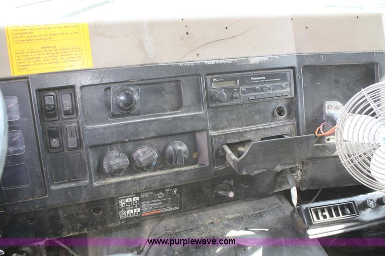 image for item F2569 1990 International 4900 dump truck