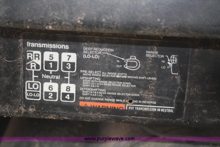 image for item F2569 1990 International 4900 dump truck