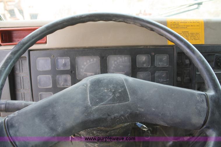 image for item F2569 1990 International 4900 dump truck