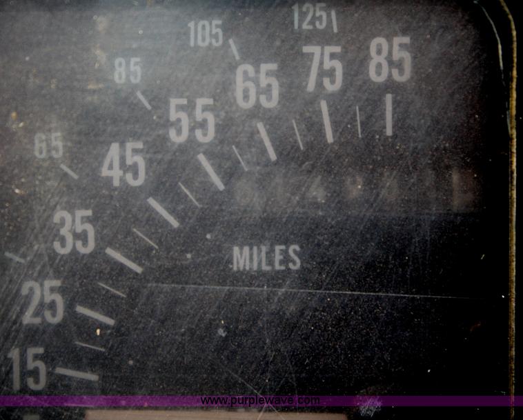 image for item F2569 1990 International 4900 dump truck