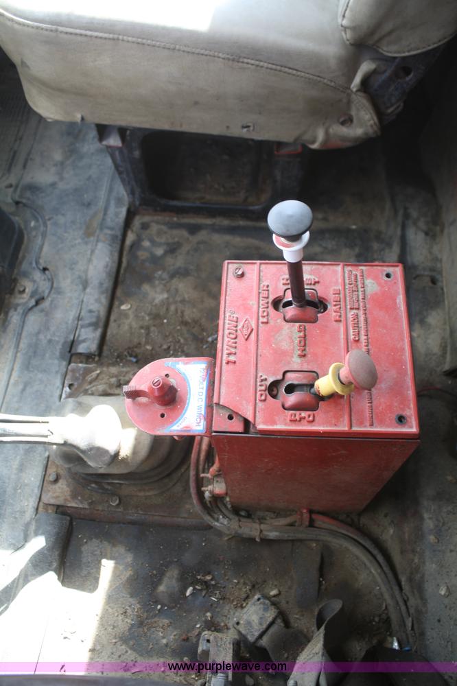 image for item F2569 1990 International 4900 dump truck