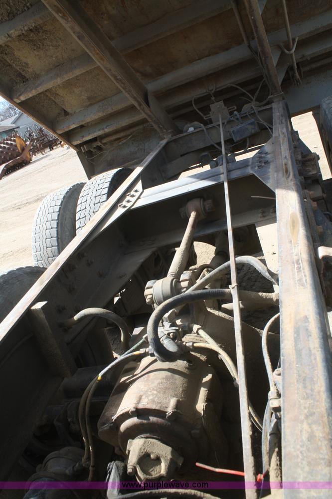 image for item F2569 1990 International 4900 dump truck