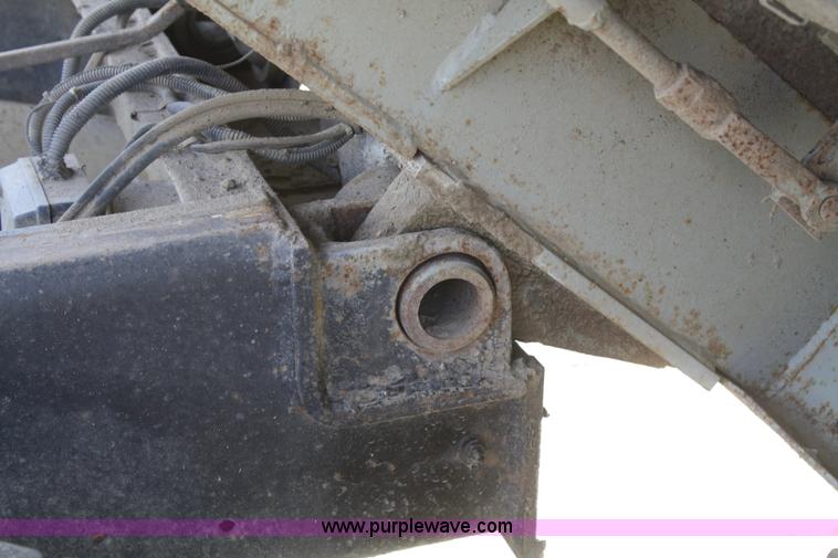 image for item F2569 1990 International 4900 dump truck