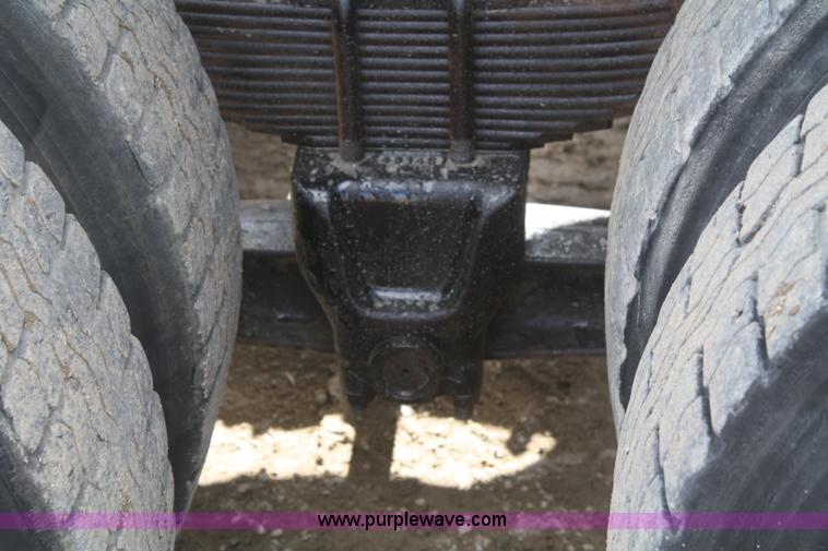 image for item F2569 1990 International 4900 dump truck