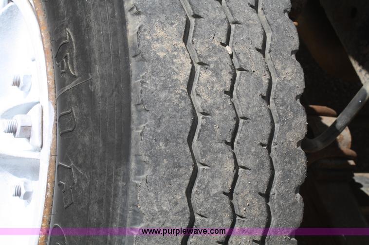 image for item F2569 1990 International 4900 dump truck