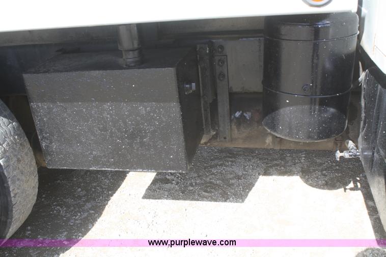 image for item F2569 1990 International 4900 dump truck