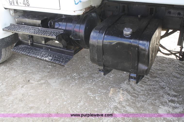 image for item F2569 1990 International 4900 dump truck