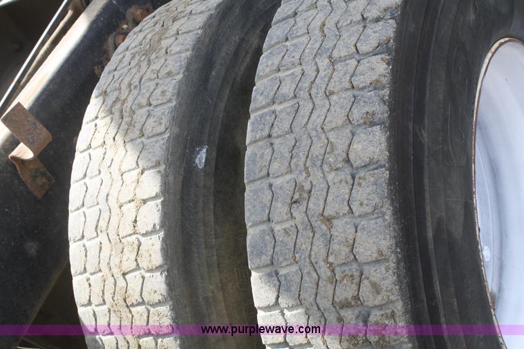 image for item F2569 1990 International 4900 dump truck