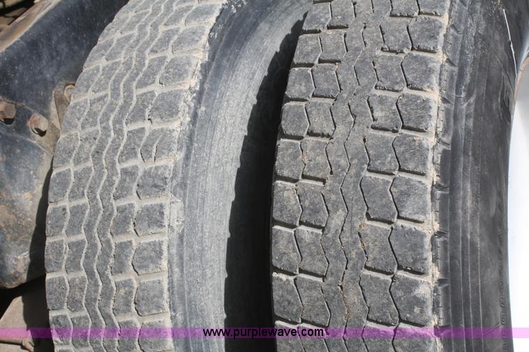 image for item F2569 1990 International 4900 dump truck