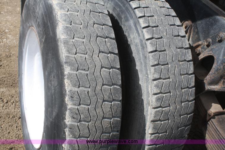 image for item F2569 1990 International 4900 dump truck