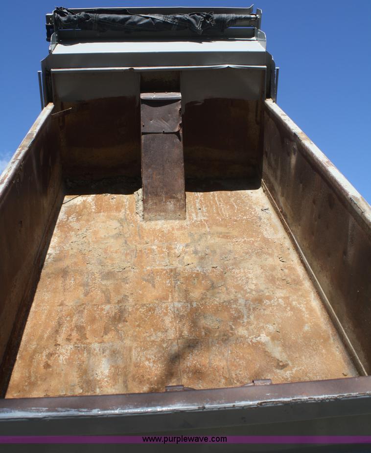 image for item F2569 1990 International 4900 dump truck