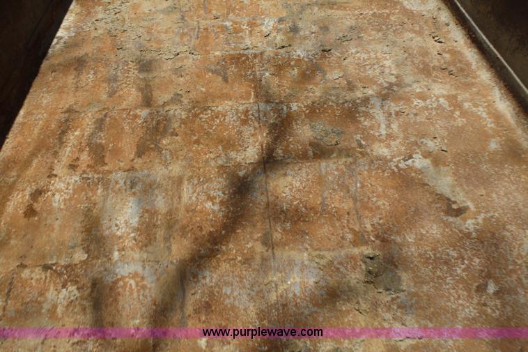 image for item F2569 1990 International 4900 dump truck