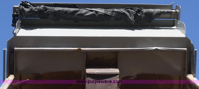 image for item F2569 1990 International 4900 dump truck