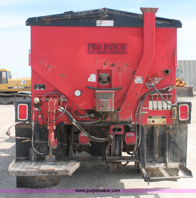 image for item F2941 1995 GMC TopKick pothole patch truck