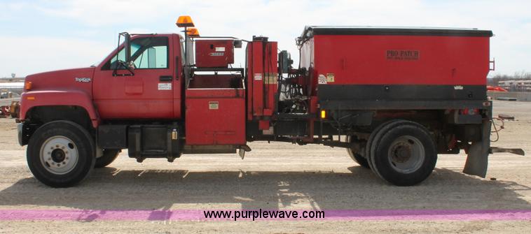 image for item F2941 1995 GMC TopKick pothole patch truck