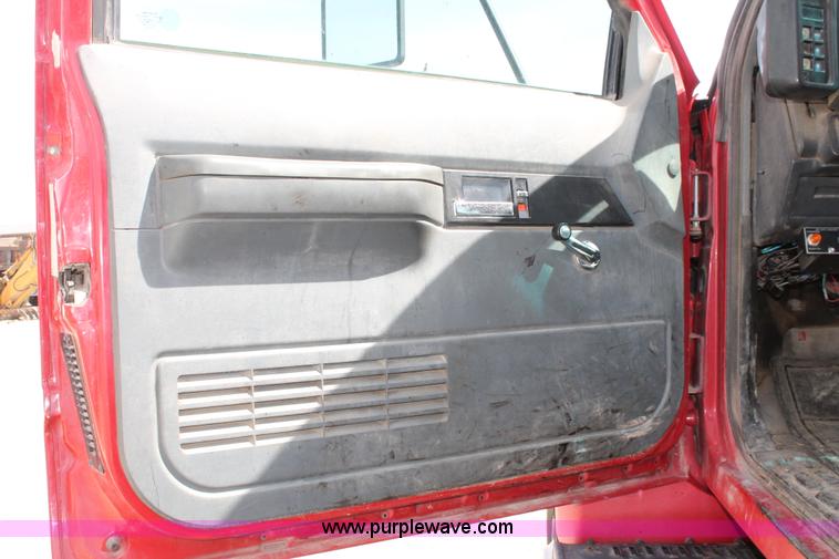 image for item F2941 1995 GMC TopKick pothole patch truck