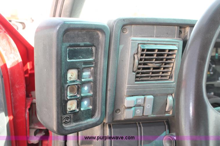 image for item F2941 1995 GMC TopKick pothole patch truck