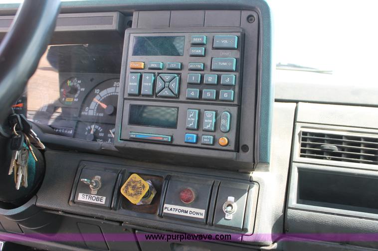 image for item F2941 1995 GMC TopKick pothole patch truck