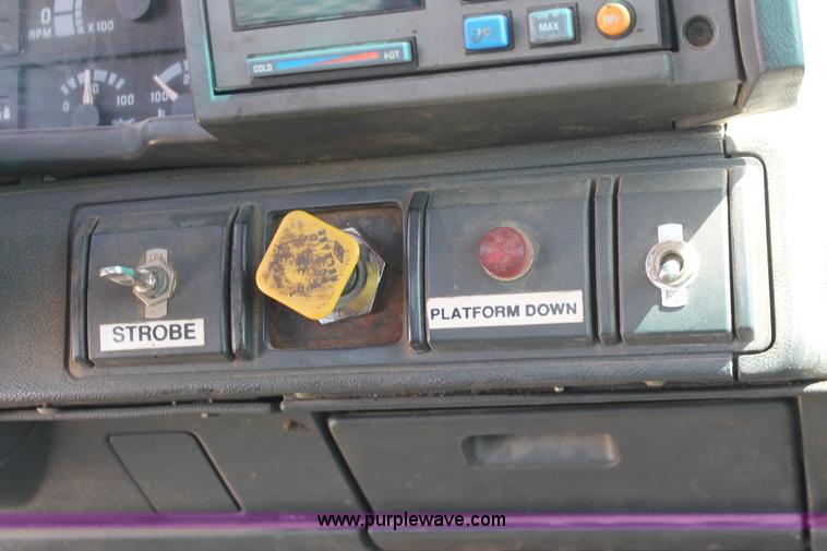 image for item F2941 1995 GMC TopKick pothole patch truck