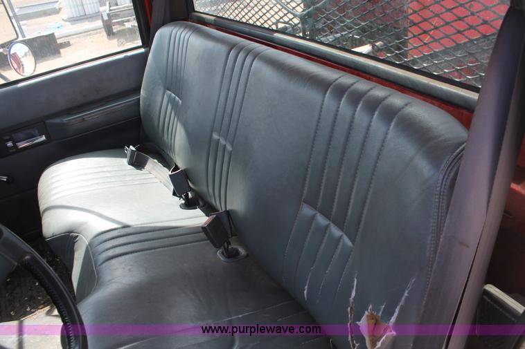 image for item F2941 1995 GMC TopKick pothole patch truck