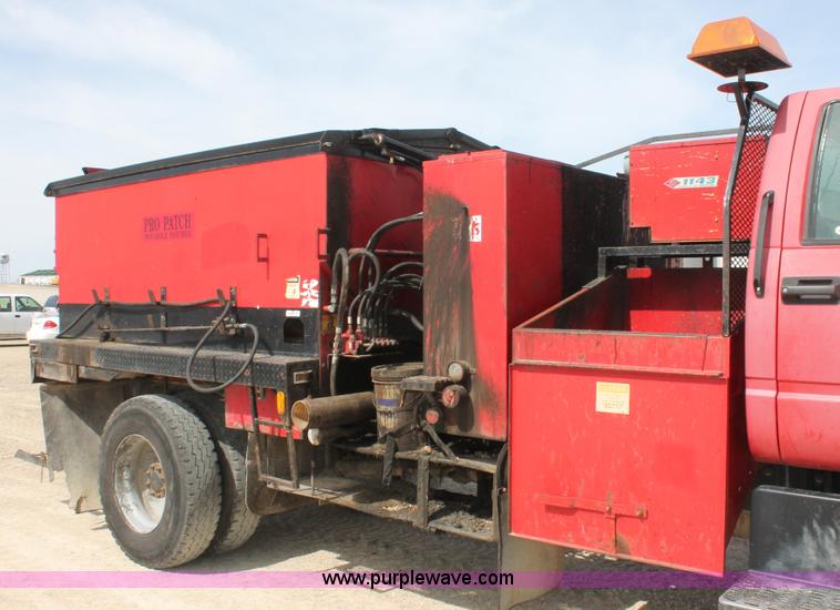 image for item F2941 1995 GMC TopKick pothole patch truck